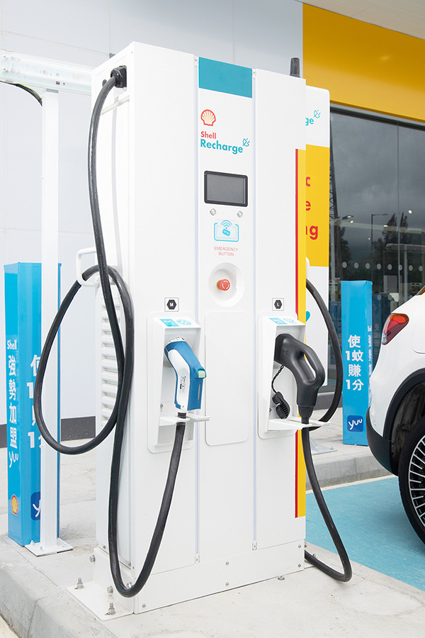 Shell全港首個油電站啟用 最齊全汽車美容 歎住按摩椅等充電 入油換JDM復刻跑車