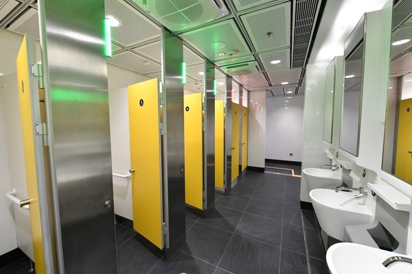 港鐵尖沙嘴站智能洗手間啟用 顯示可用廁格數目及空氣質素