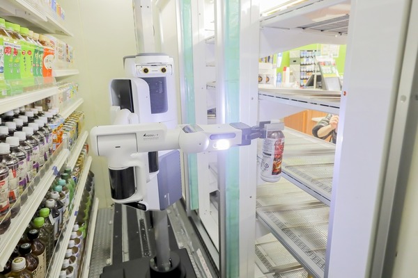 日本 Family Mart 引入 AI 補貨機械人！舒緩勞動力短缺問題！