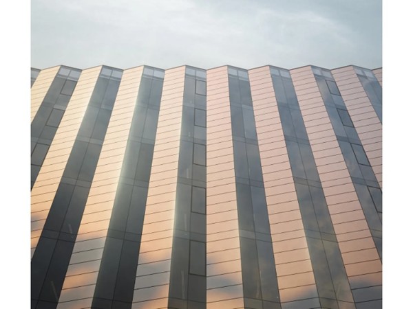 澳洲環保辦公大樓 逾千塊太陽能板做外牆