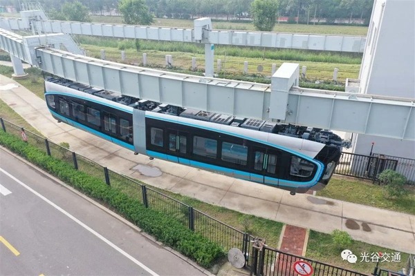 中國首列商用「懸掛式」空軌列車完工 全自動駕駛將在武漢通行