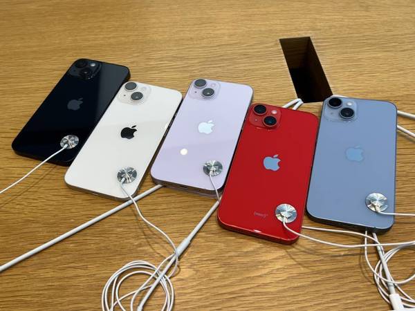 【直擊】Apple iPhone 14 系列正式開賣！14 Pro／Max 暗紫色、太空黑夠吸引