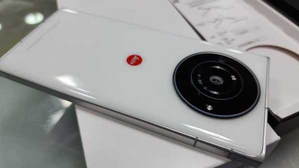 Leica Leitz Phone 2 日水同步到貨！白色機身夠搶眼