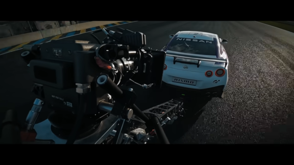 Sony 用 GT-R 開拍《GT》電影版 講述電競車手變成賽車手故事
