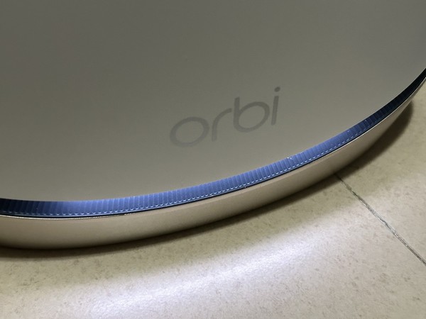 NETGEAR Orbi RBK863S 實測！10Gbps 有線‧AX6000 三頻！