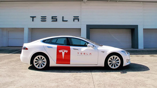 馬斯克再度呼籲重視人工智能管控 預告最快年底實現Tesla 全自動駕駛