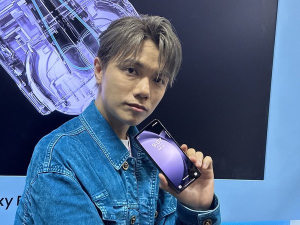 軒公親臨 Galaxy Unpacked 發布會！大讚 gapless 摺機效果好