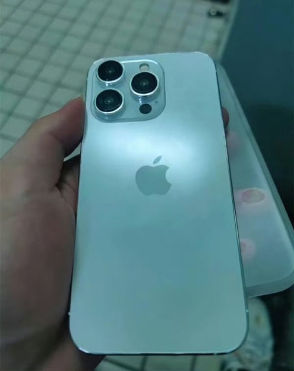 iPhone 15 Pro 真機諜照流出！2 大全新規格被確認！