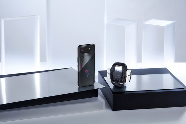 Zenfone 10引領單手旗艦機潮流 影院級ROG Phone 7改寫電競體驗