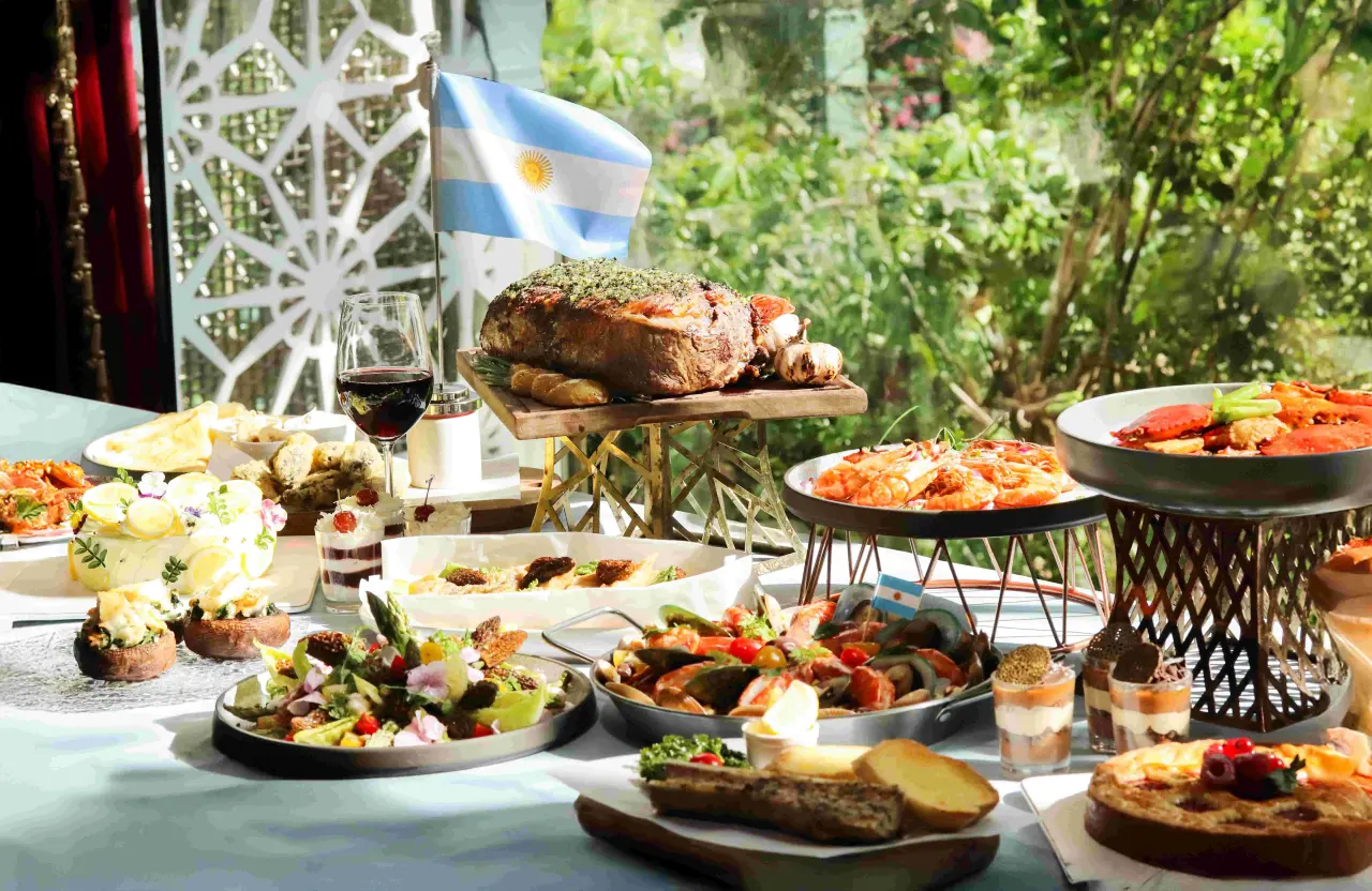 北角歷山酒店自助餐優惠｜聖誕自助餐買2大送1細！人均$257任飲紅酒／宮廷風打卡