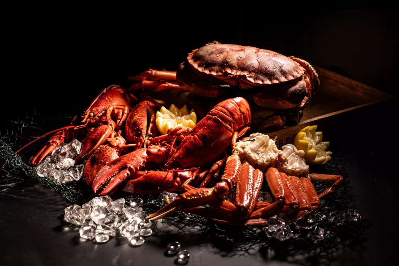 尖沙咀海景嘉福聖誕自助餐|Cafe On M冬日盛宴$749起!任食波士頓龍蝦/皇帝蟹腳/平安夜除夕適用