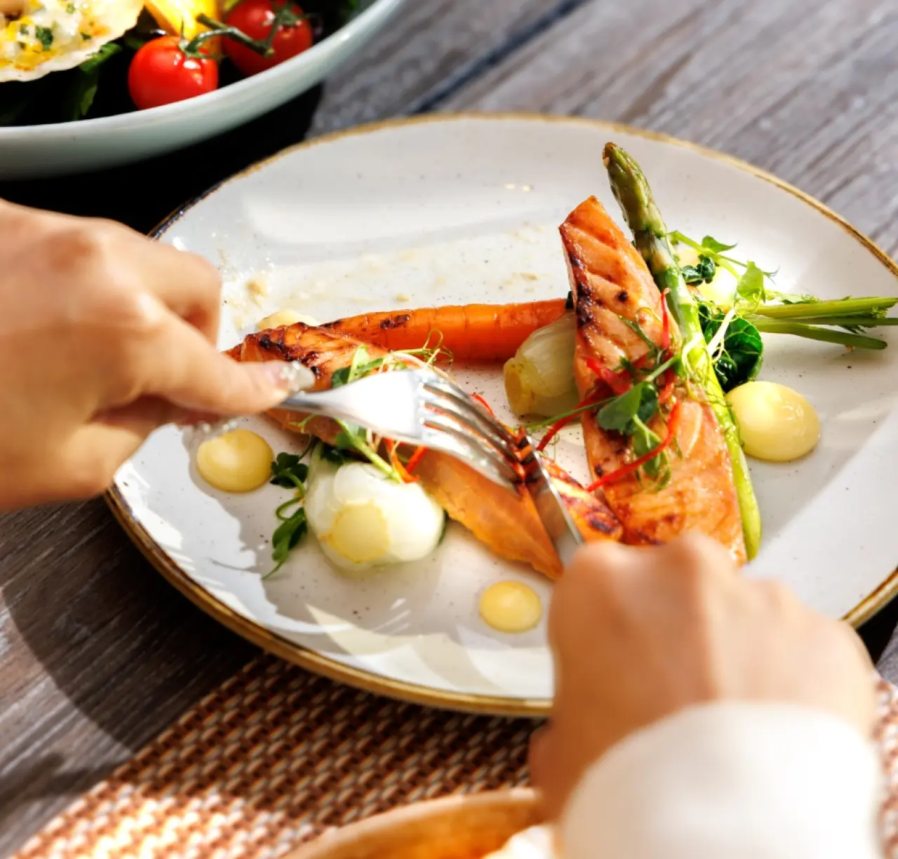 尖沙咀W酒店WOOBAR買一送一!人均$473歎香檳午餐/Boxing Day廣東歌派對$298