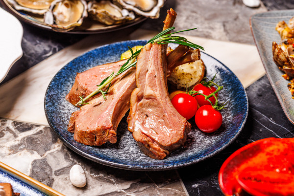 屯門悦品度假酒店半自助餐$116起!火車主題打卡/任食沙律甜品/海鮮晚餐