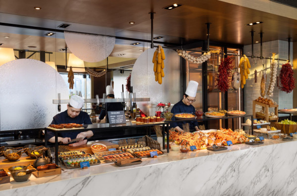 尖沙咀麗晶酒店自助餐優惠｜75折歎港畔餐廳午餐 $517任食鱈場蟹腳／日本蠔／烤火雞