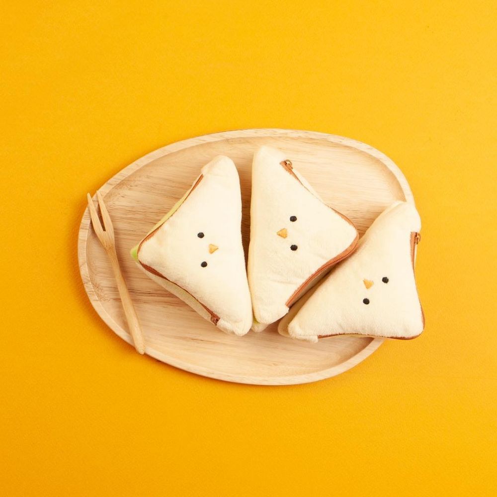 三文治、牛角包看著你微笑！韓國daiso推出麵包造型雜貨系列！