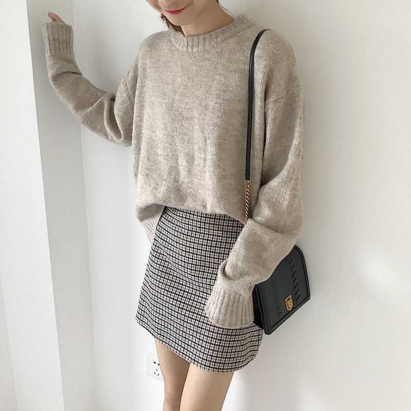 針織毛衣(¥54)+格紋半身短裙套裝(¥43)