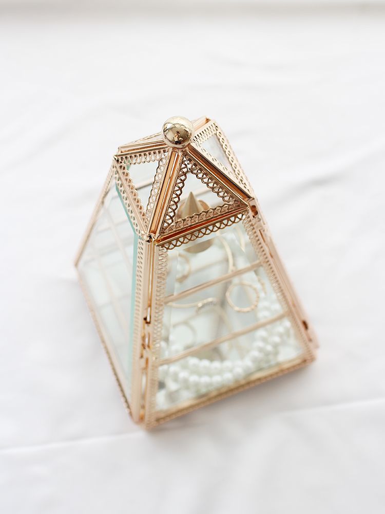 金屬花邊三層玻璃首飾盒 (售價為人民幣¥225)