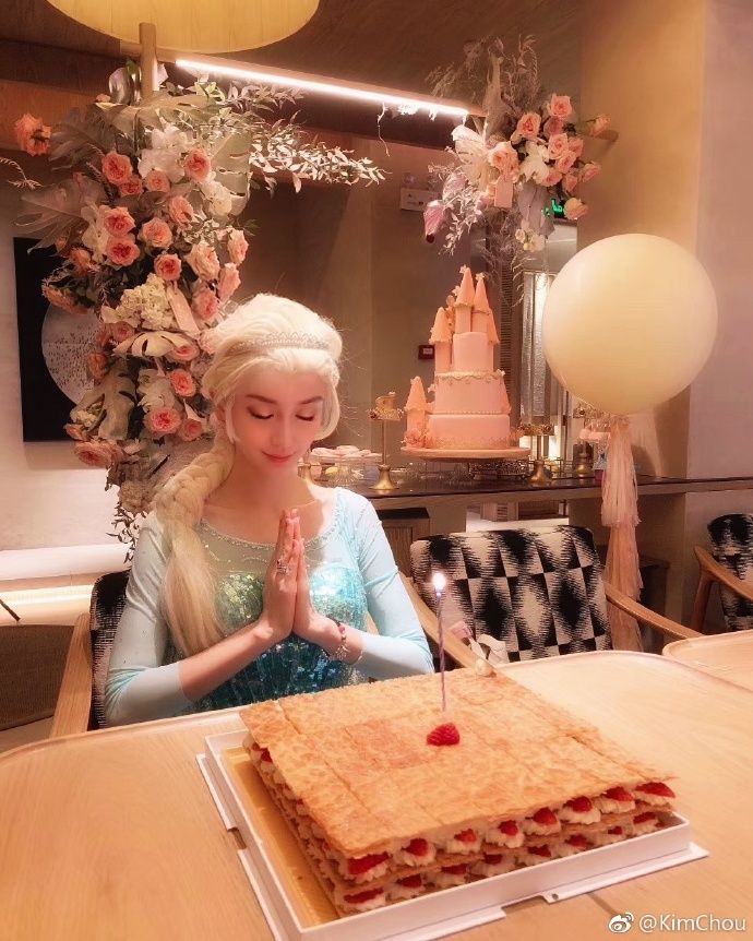 十足十真人版的Elsa公主