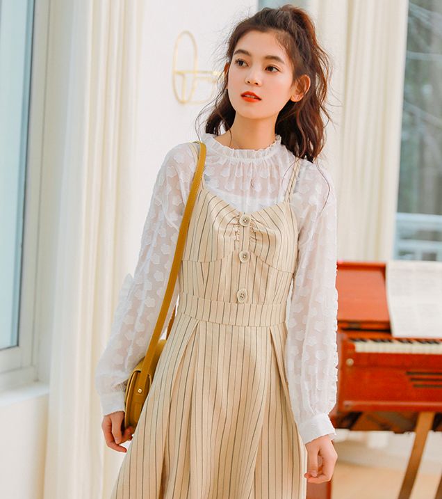 春季條紋氣質吊帶連身裙 (售價為¥198)