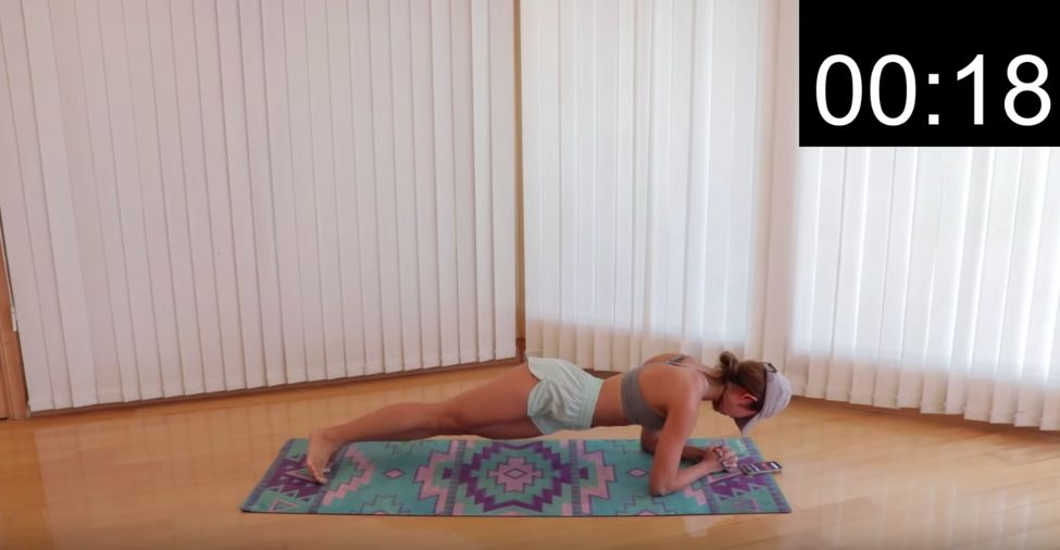 這套動作有效鍛練到上文提到的腹橫肌，收緊腰腹線條。