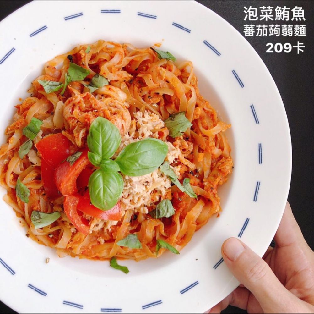 鮪魚蕃茄泡菜蒟蒻麵
