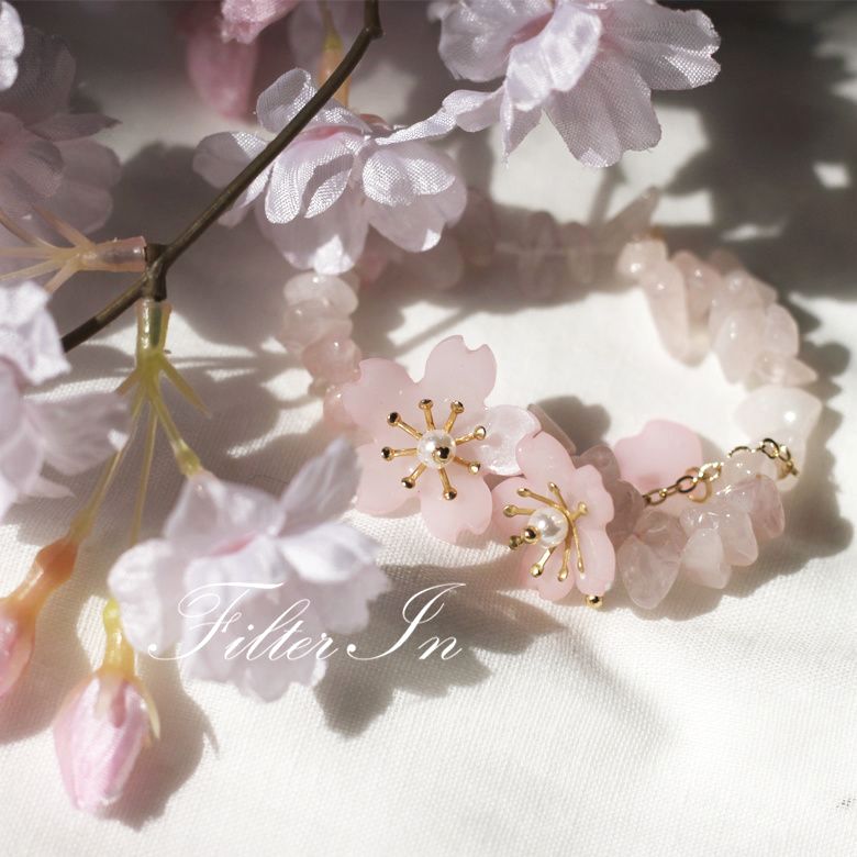 仿粉晶粉嫩櫻花花瓣手鏈 (售價為¥24)