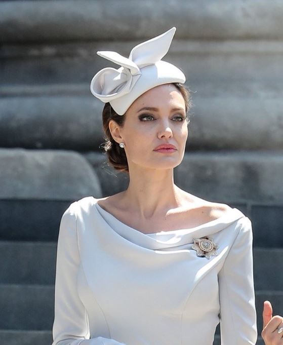 洛杉磯山火|Angelina Jolie被野生捕獲派物資救援!全黑打扮低調淡妝仍被一眼認出