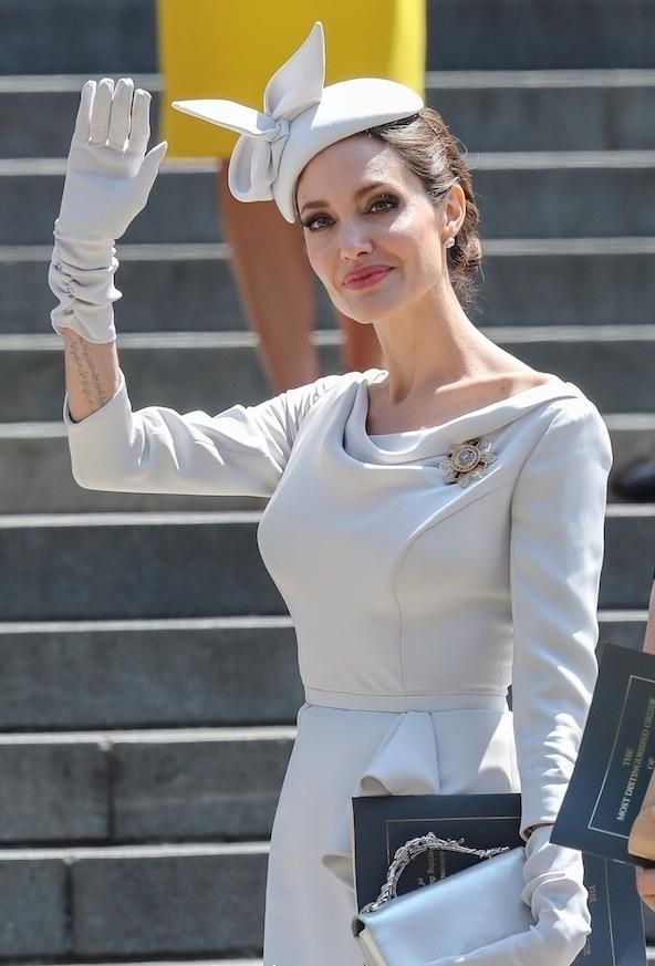 洛杉磯山火|Angelina Jolie被野生捕獲派物資救援!全黑打扮低調淡妝仍被一眼認出