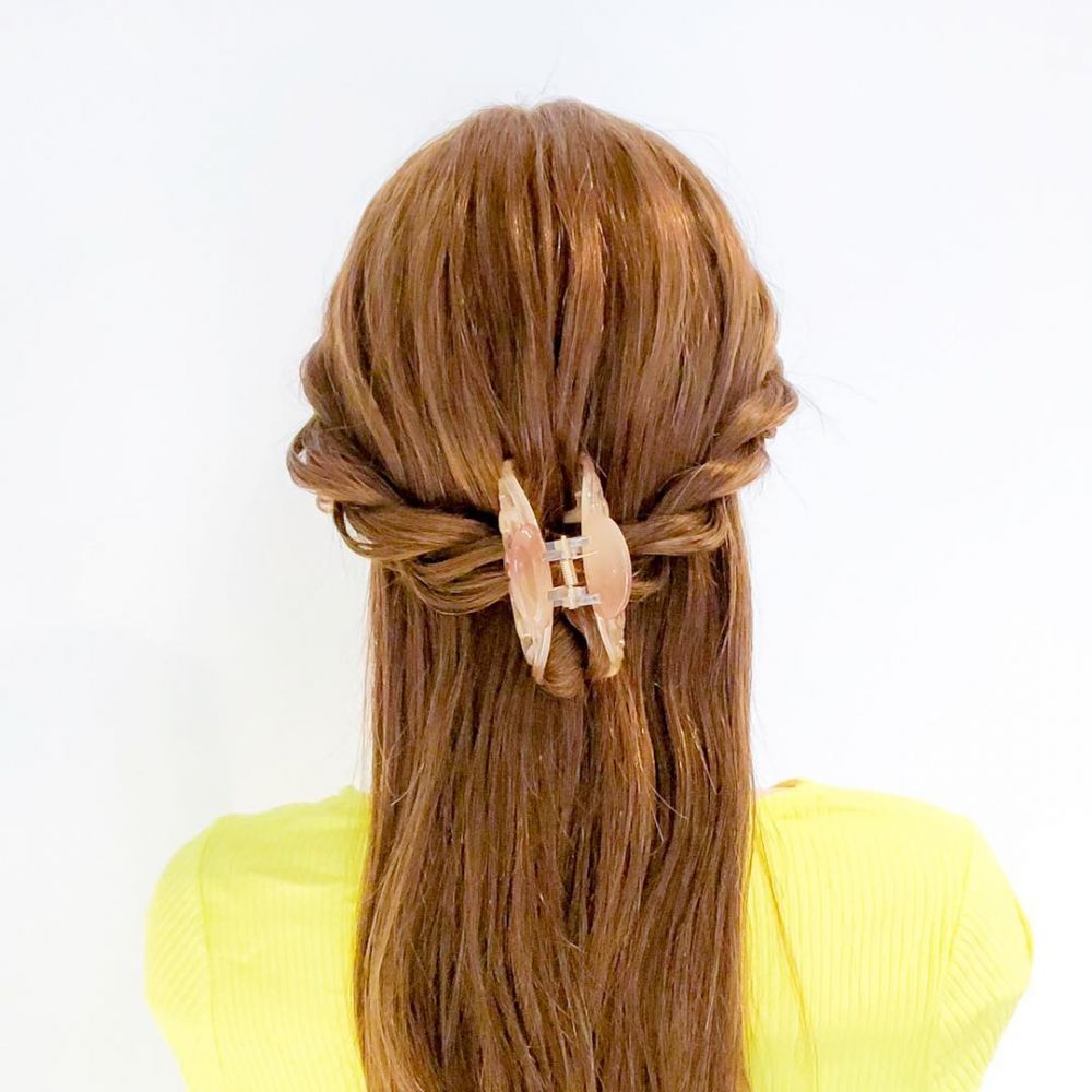 簡單編髮髮型範本14：甜美約會｜麻花辮髮夾造型