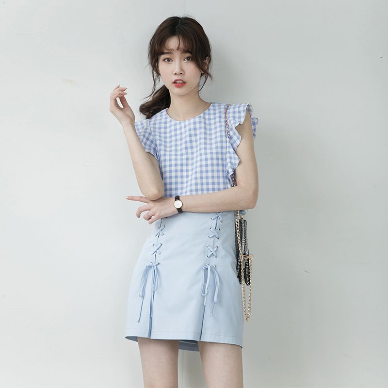 夏日藍色格子木耳邊襯衫半裙套裝 (上衣¥139、短裙¥129)