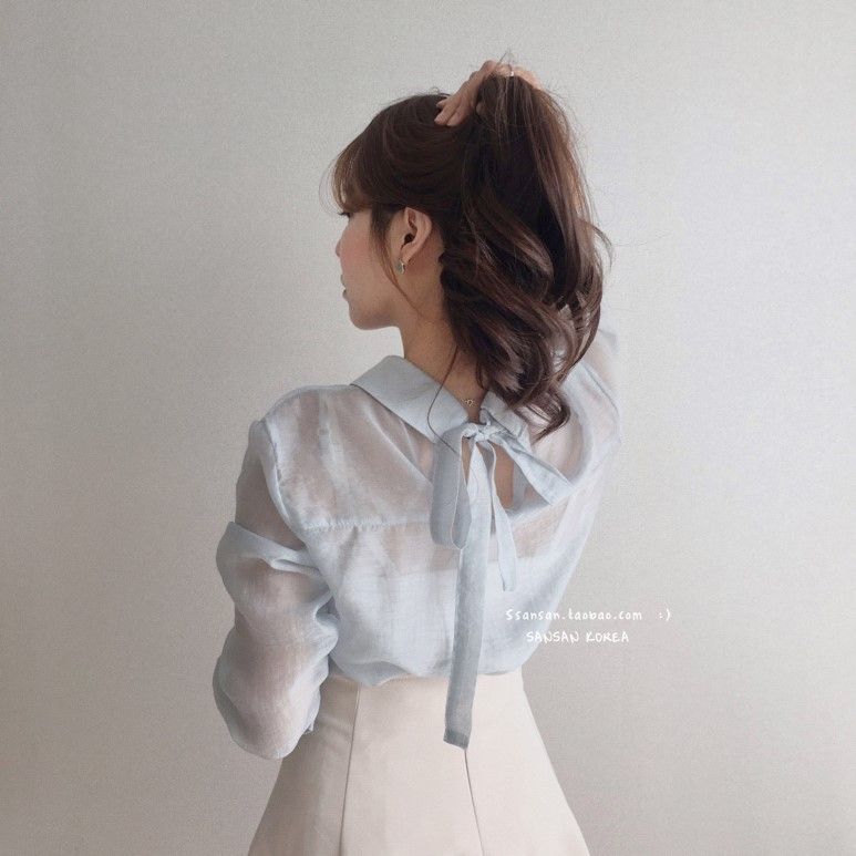 透藍色綁帶蝴蝶結襯衫短裙套裝 (上衣¥165、短裙¥155)