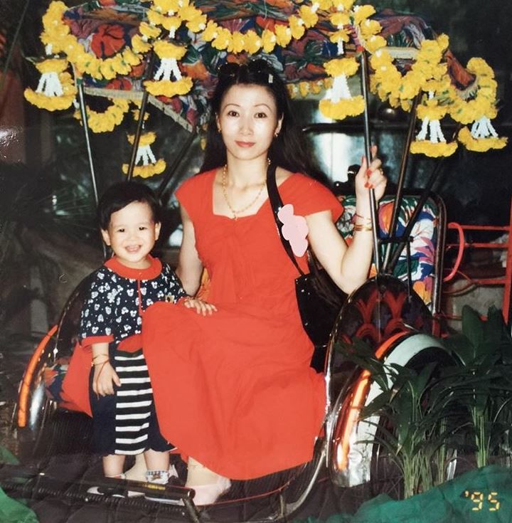 王嘉爾與母親
