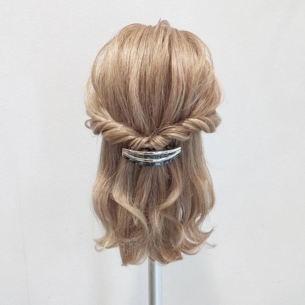 簡單編髮髮型範本10：日系氣質｜髮夾麻花辮半扎髮型
