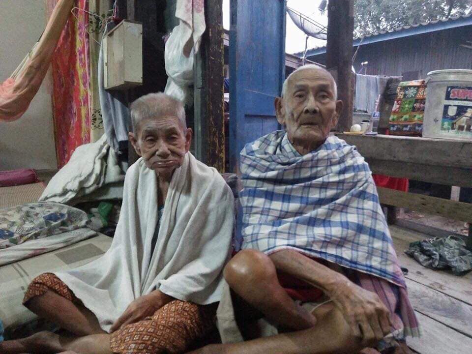 88歲嫲嫲(左)、99歲爺爺(右)