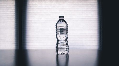 喝水有「黃金時間」？水腫時原來要喝更多水？營養師為你解答：5個關於喝水的謬誤！