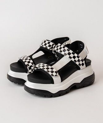 sandal（原價HKD$359 買2件後減至HKD$179.5）