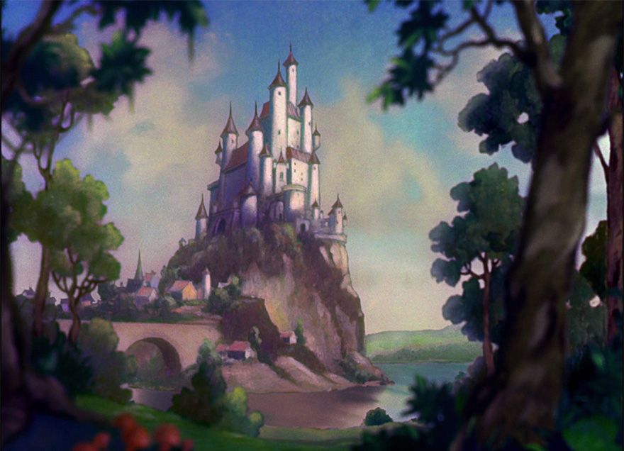 白雪公主 Snow White  白雪公主中的城堡靈感來自西班牙的塞哥維亞城堡，形狀獨特而且處於岩石峭壁之上。