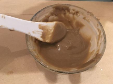 用法：每次用的時候，用量是3茶匙藥粉 + 蜜糖。把全部攪好至糊狀即可敷在面上，15分鐘後清水洗淨。可以每天使用。務必晚上才能使用。