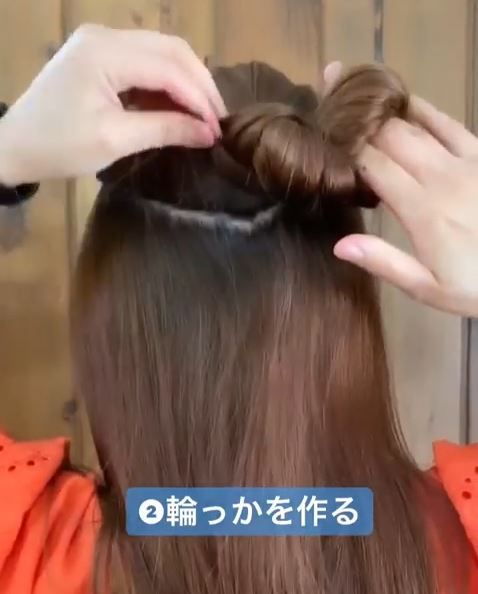 注意：盤髮過程中要一手要維持小圈。