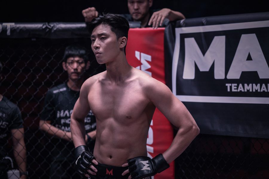朴敘俊在戲中重現韓劇《三流之路》的MMA選手造型，大曬8嚿腹肌好身材，相信粉絲可以大飽眼福。 