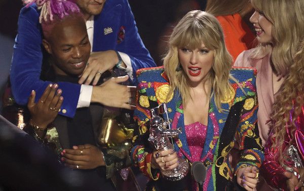 年度MV（VIDEO OF THE YEAR） Taylor Swift –《You Need to Calm Down》（圖片來源：美聯社）