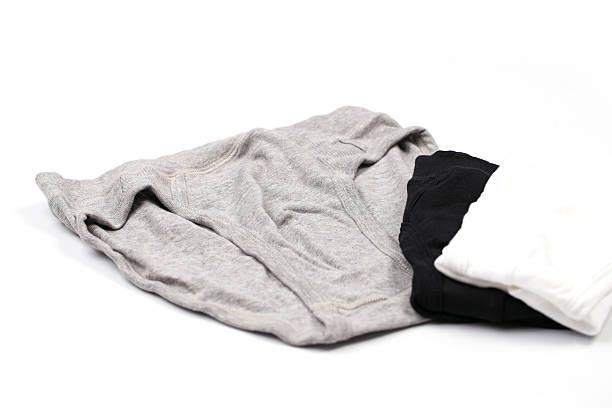 1 建議穿著棉質、鬆身、透氣的內褲及每天更換，不要選擇不吸汗的人造纖維，這樣可減少念珠菌感染及陰道炎。（圖片來源：istock）