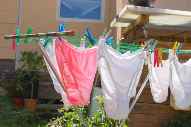 5 充分乾燥：一般細菌都能用普通洗衣液清除，在通風處晾曬乾即可，乾燥就是最佳消毒方法。如遇太陽不出來或家中未能受陽光照射，可以以乾衣機或熨斗弄乾，也有殺菌作用。（圖片來源：istock）