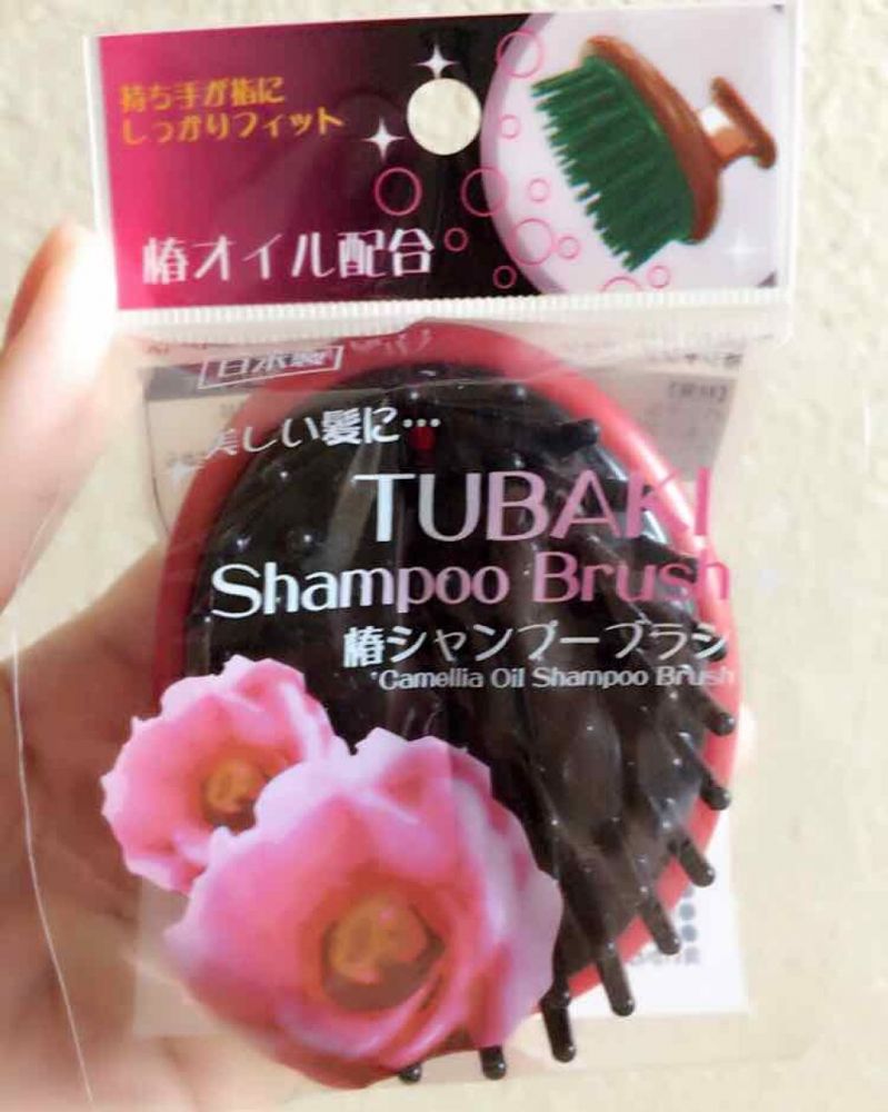 椿油頭皮按摩梳︰日本製的梳子，標榜有椿油成分，輕輕按摩頭皮，十分舒服。