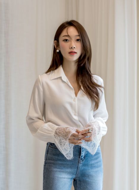 蕾絲袖百搭襯衫(售價為韓幣40,000元)
