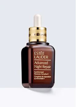 第3位：Estee Lauder升級再生基因修護露（30ml HK$580）這款精華液達致強效夜間修護，滋潤得來不黏膩，皮膚吸收後變得水潤，有效減淡細紋及皺紋。
