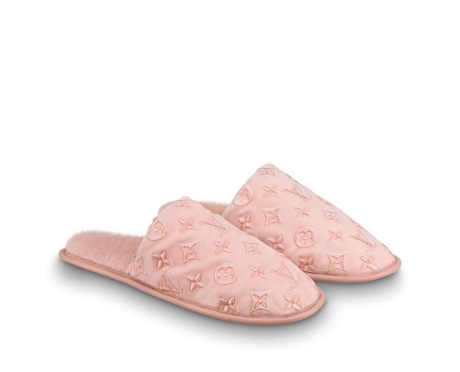 Louis Vuitton粉色鞋履新品登場！經典圖案+奢華細節！10款粉色鞋合集！