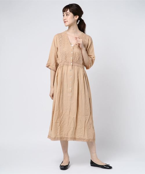 flower_棉質蕾絲洋裝 コットンレースガウン(售價為JPY¥11,880連稅,約HK$860) flower_棉質蕾絲洋裝 コットンレースガウン(售價為JPY¥11,880連稅,約HK$860)