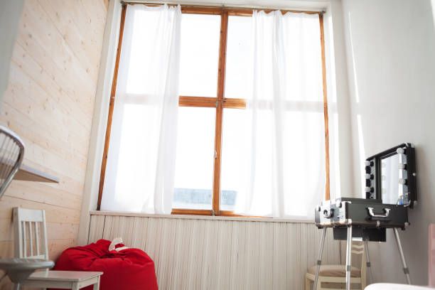 【胭脂上妝貼士1】Mari.K建議女生在畫胭脂時，在自然光或白色燈光下上妝，以減少妝容出現色差問題。