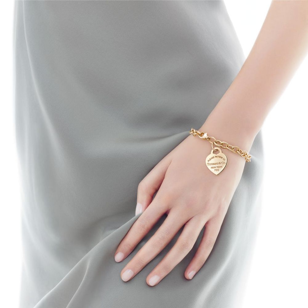 Return to Tiffany Medium Heart Tag Bracelet in 18k GoldReturn to Tiffany® Medium Heart Tag Bracelet in 18k Gold